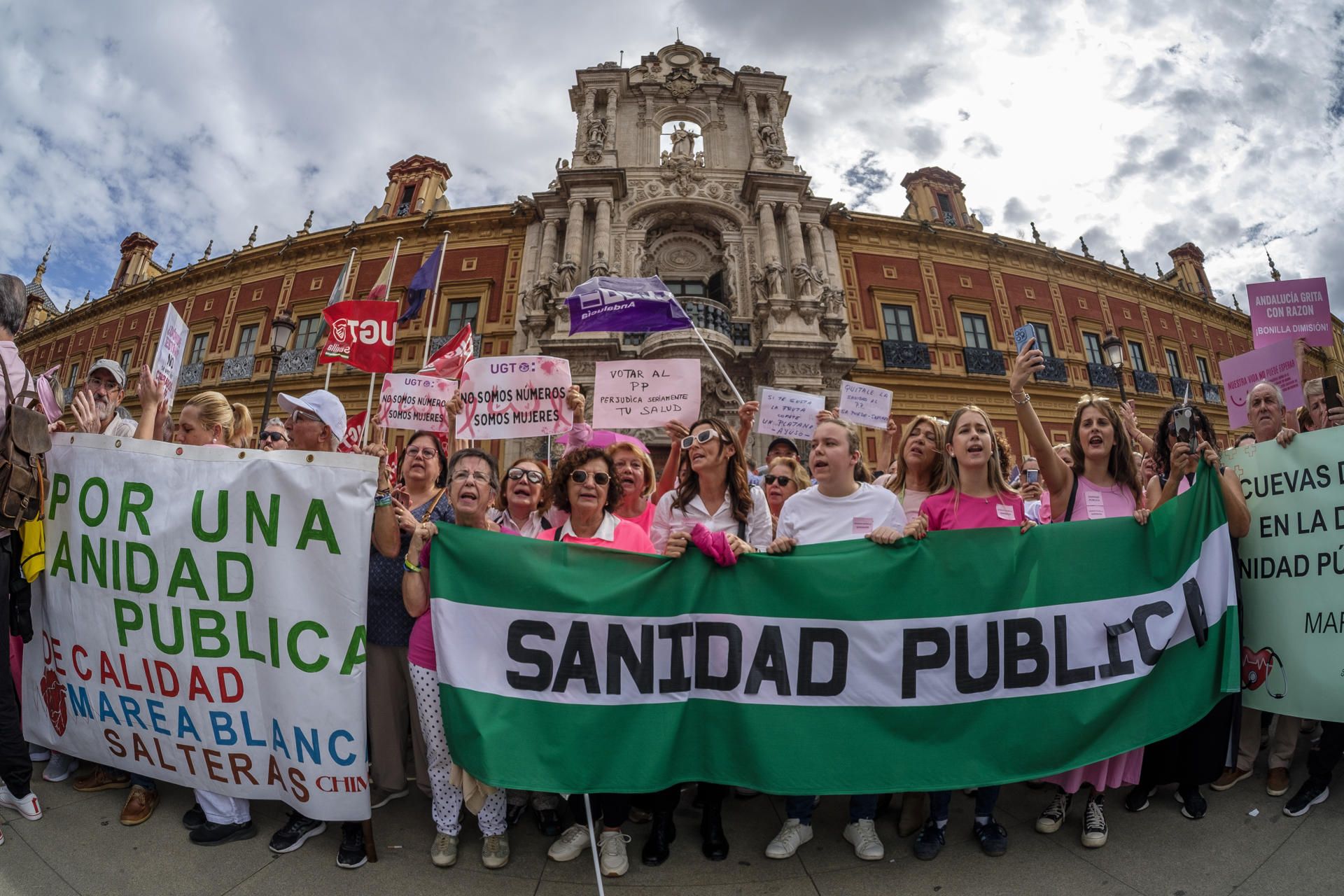 Protesta frente a San Telmo en la concentración por los cribados. Protesta frente a San Telmo en la concentración por los cribados.