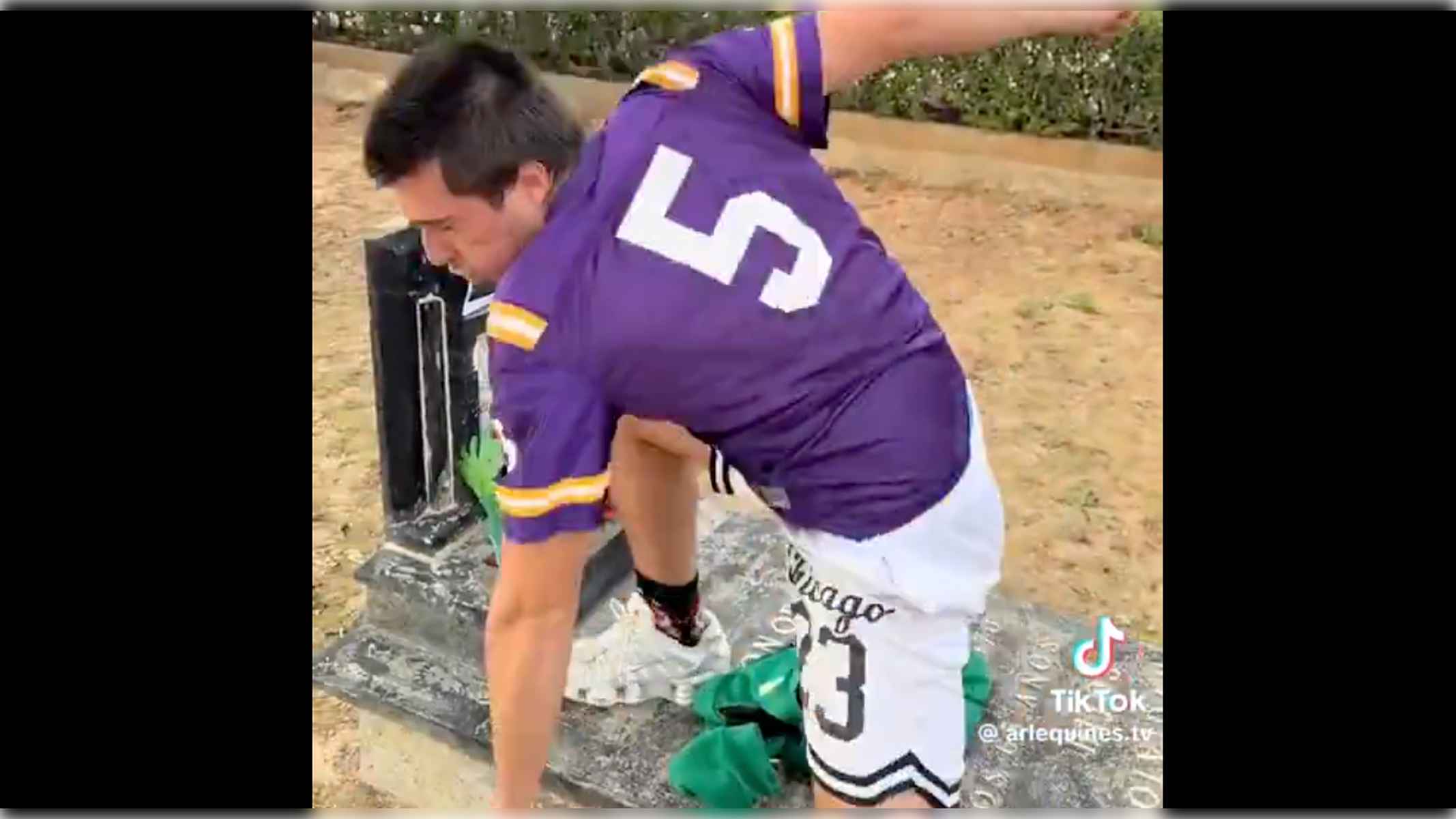 Un momento del vídeo que ha creado una gran indignación en redes. Un momento del vídeo que ha creado una gran indignación en redes.