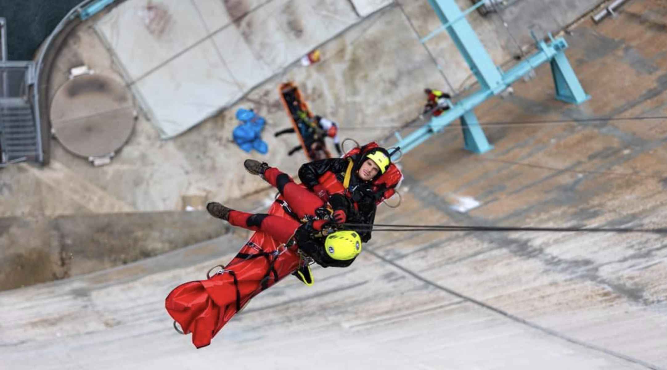 Imagen de una prueba de rescate de preparación de Espeleosocorro sin Fronteras.