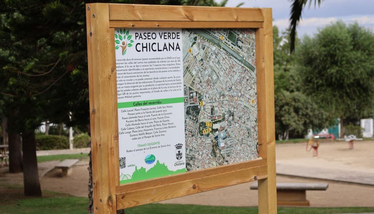 Cartel con los detalles del nuevo paseo.