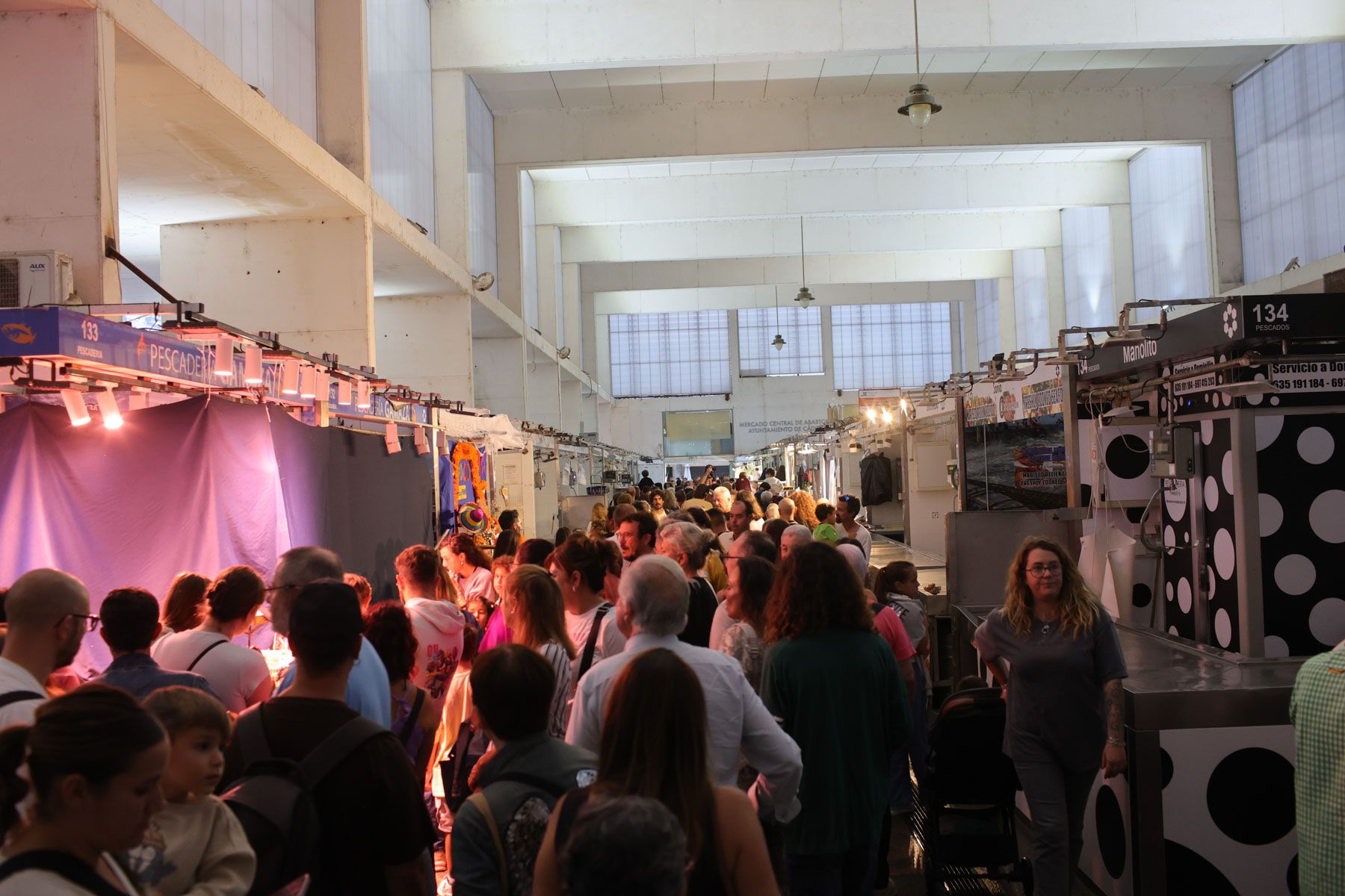 Los Tosantos 2025: Ingenio y tradición en los mercados de Cádiz