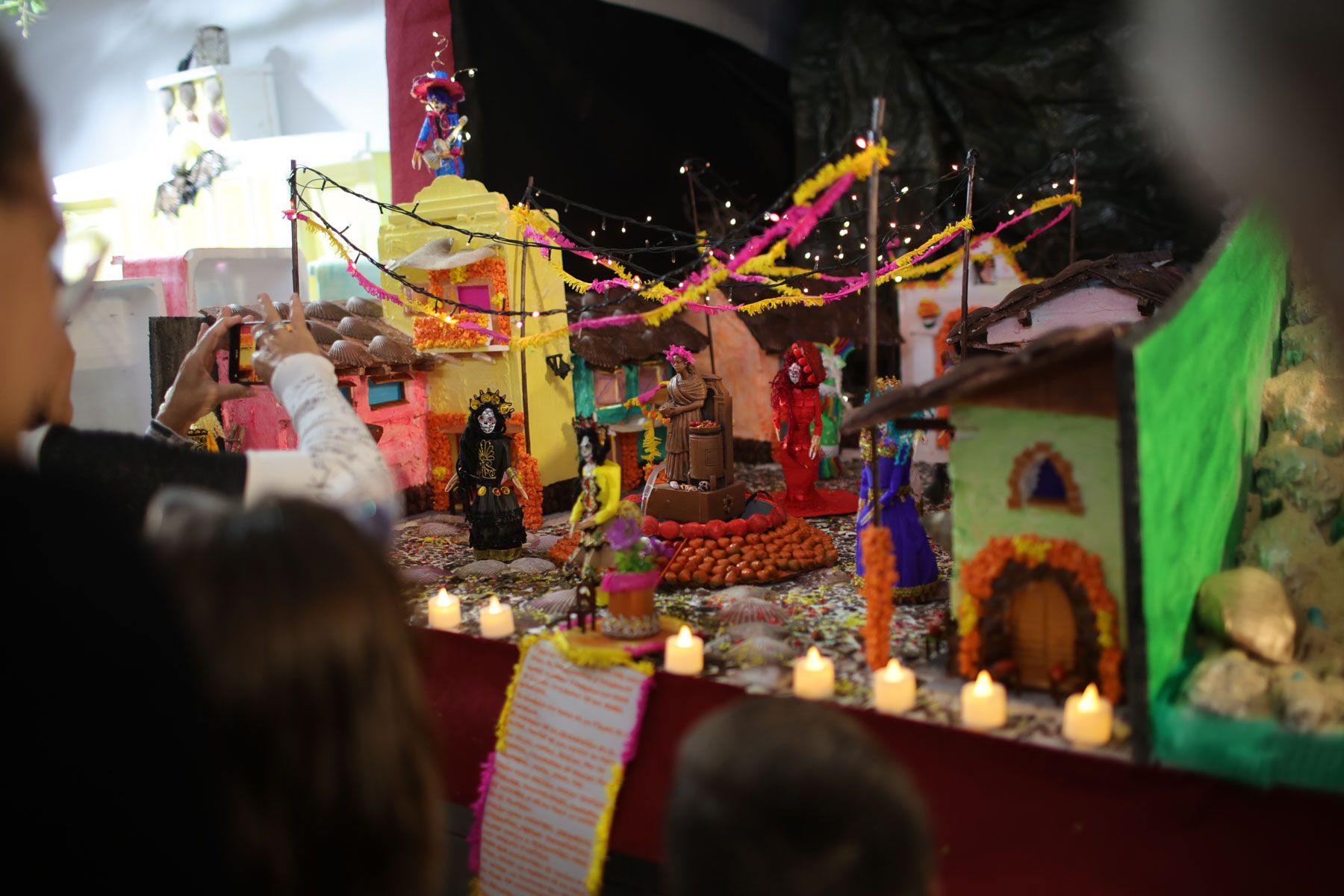 Los Tosantos 2025: Ingenio y tradición en los mercados de Cádiz