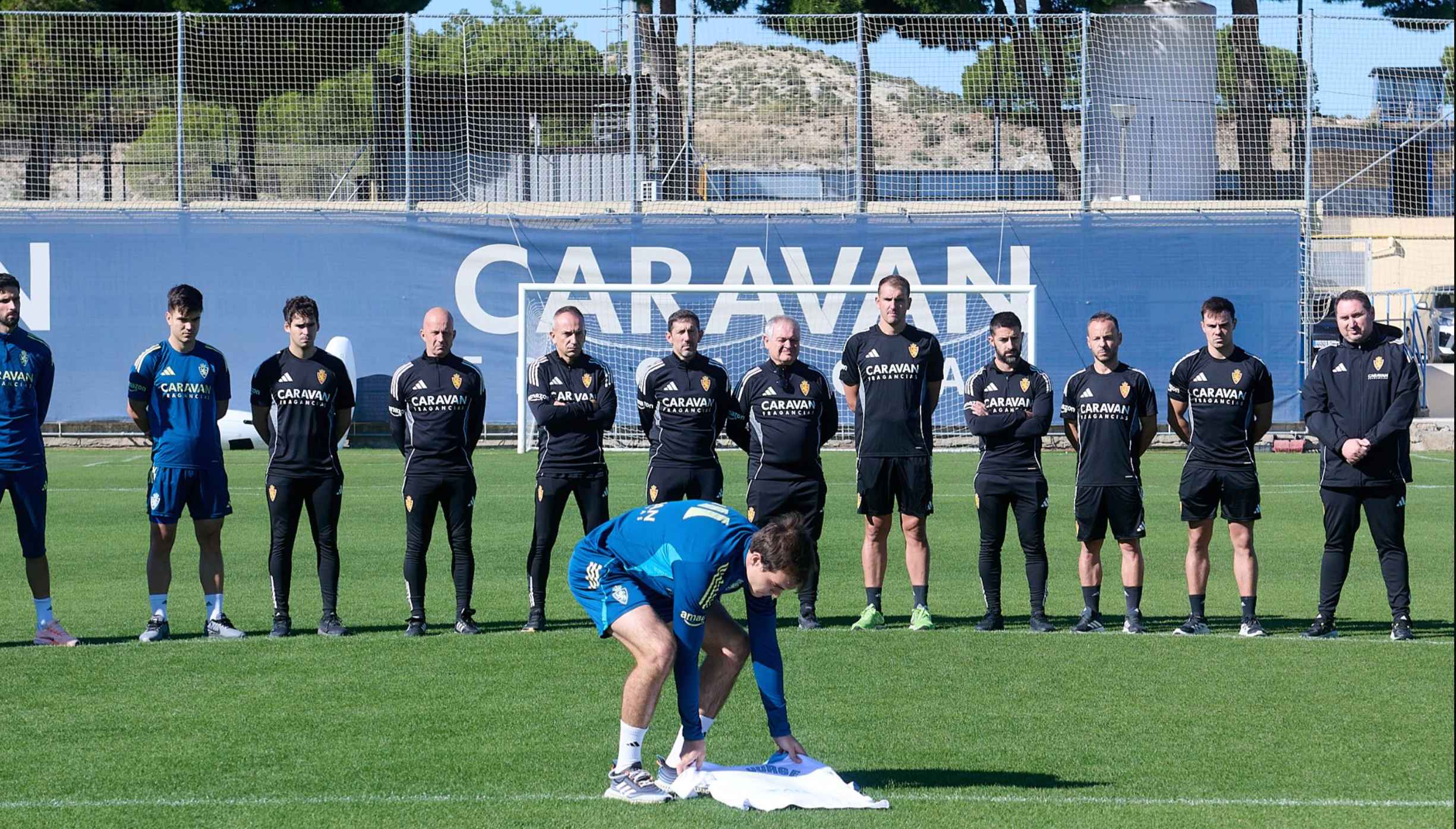El Real Zaragoza ha guardado un minuto de silencio por la muerte de Jorge Casado, jugador de su cantera.