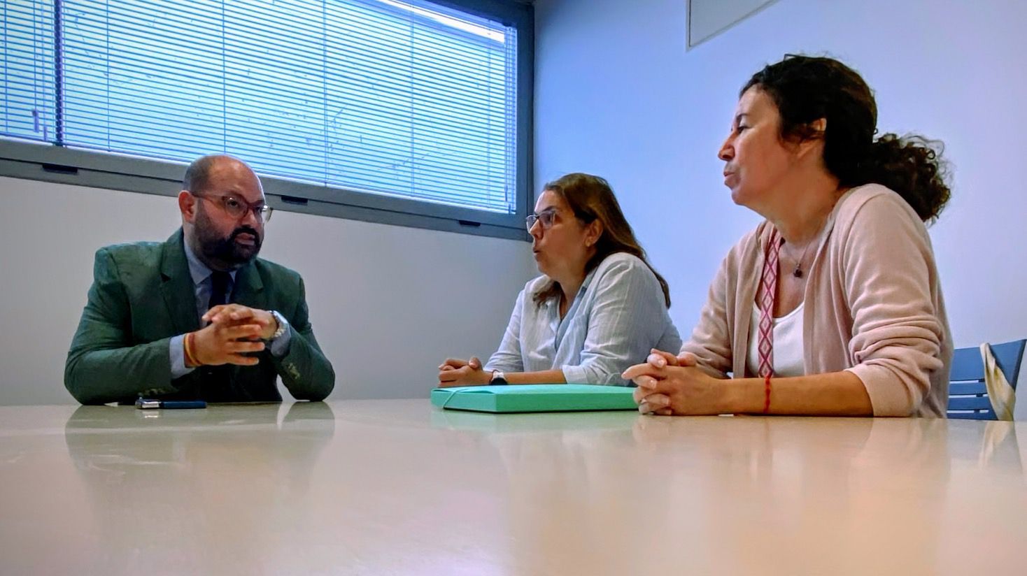 Reunión de Javier Bello con representantes sindicales de CCOO de las trabajadoras de ayuda a domicilio de El Puerto.