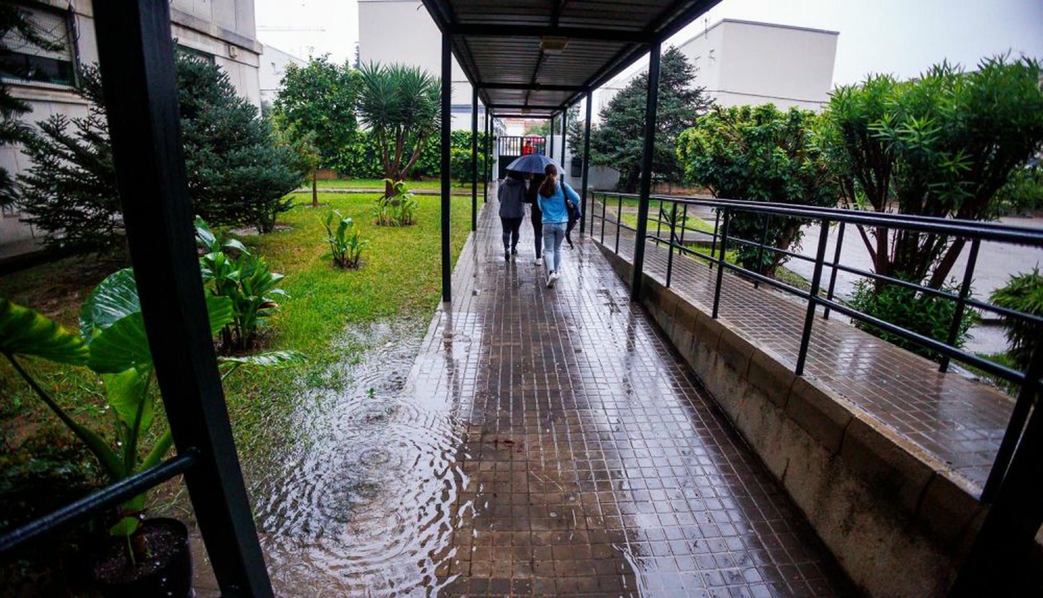 Lluvias en un centro escolar.