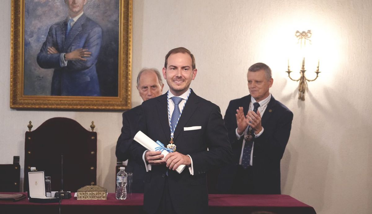 El nuevo académico tras pronunciar su discurso de ingreso. 