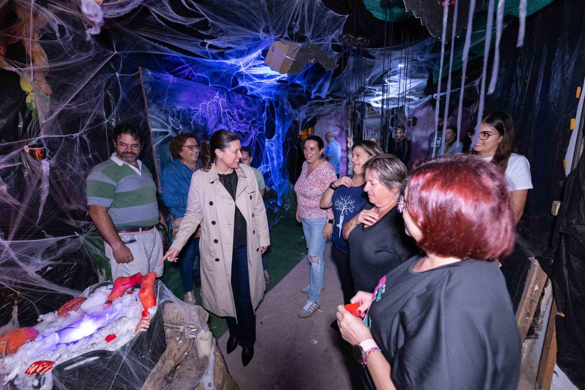 Los vecinos de San Fernando ultiman los montajes para Halloween.