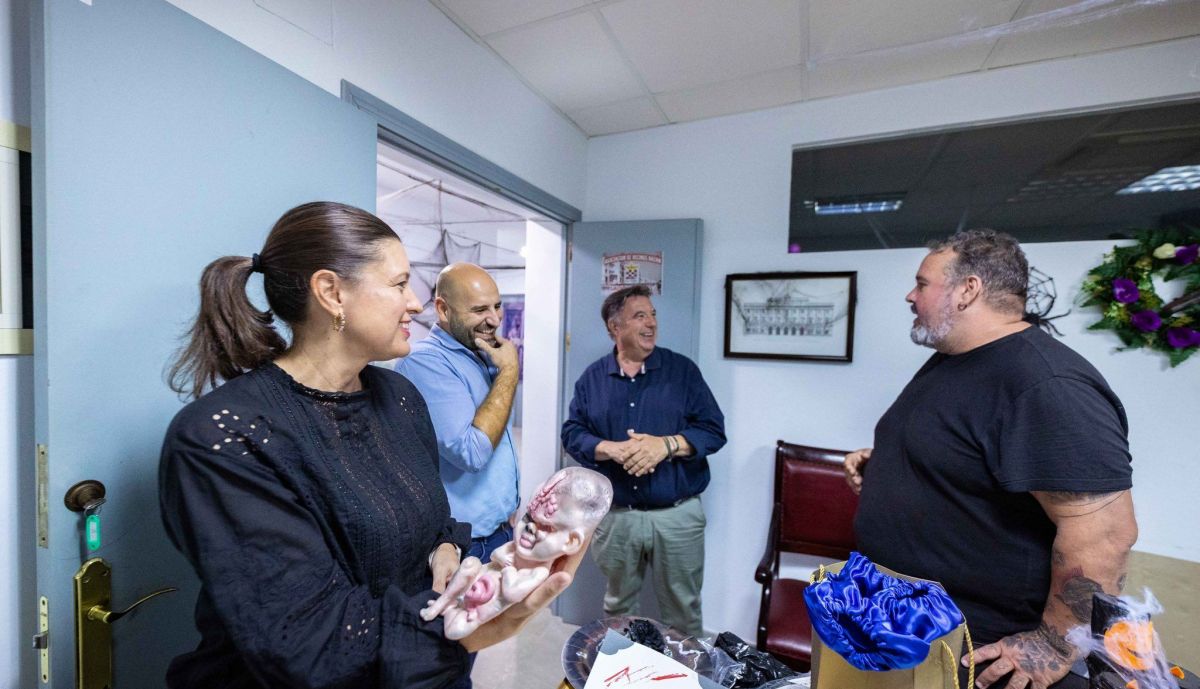 Así preparan los túneles del terror.