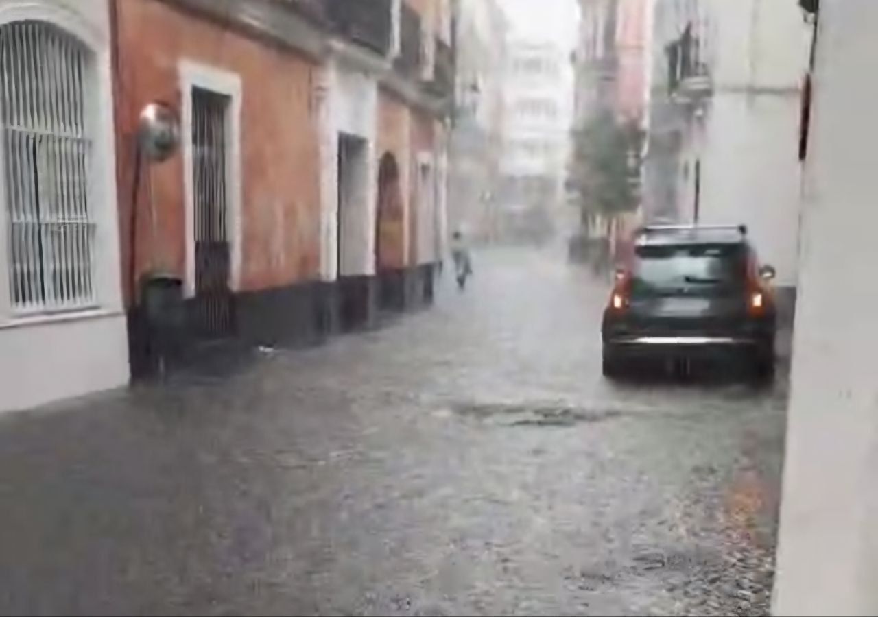 Inundación de la calle Zaragoza en Sevilla. Inundación de la calle Zaragoza en Sevilla.
