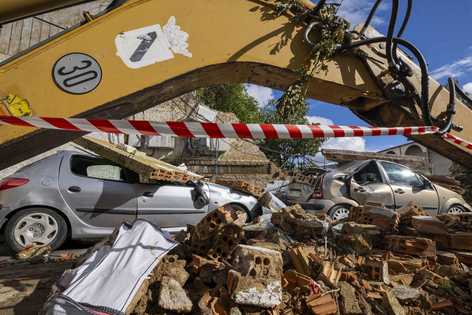 Un tornado provoca destrozos en Gibraleón. Un tornado provoca destrozos en Gibraleón.