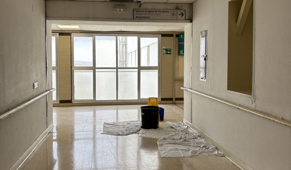 Goteras dentro del Hospital de Jerez.
