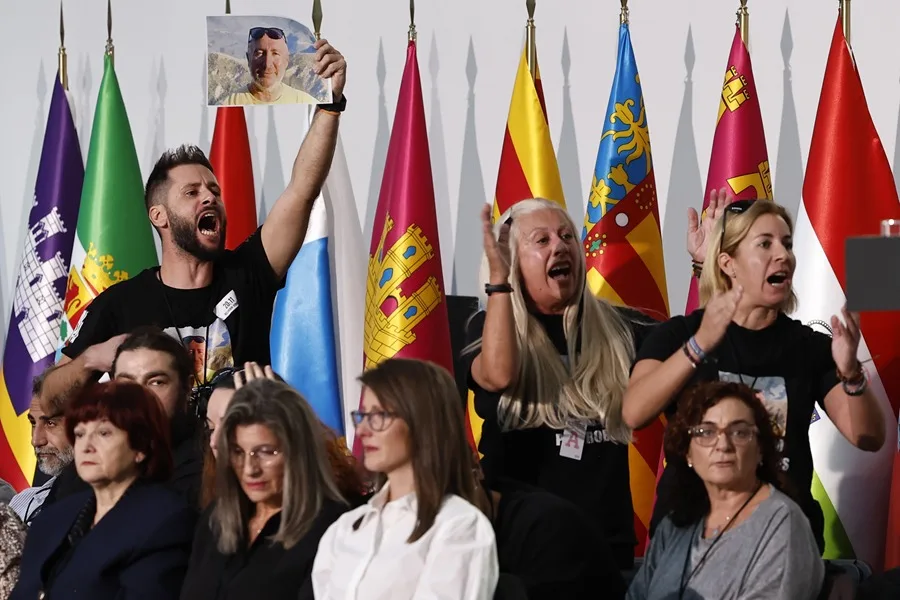 Familiares de víctimas de la dana, en el funeral de Estado.