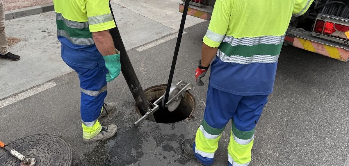 Trabajadores de Emabesa, en Benalmádena.