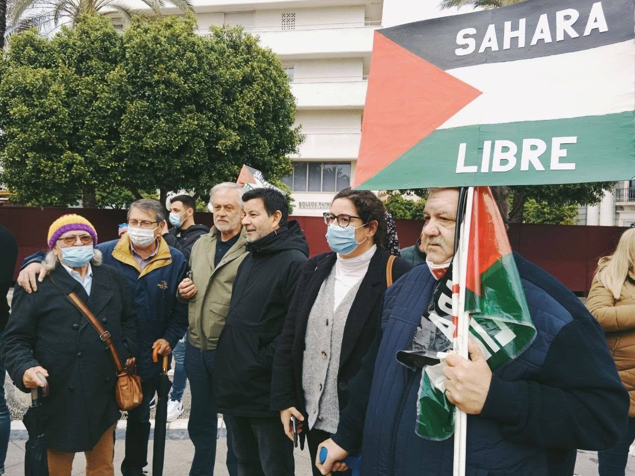 La portavoz de IU, Violeta Márquez, en una protesta a favor de la causa saharaui.