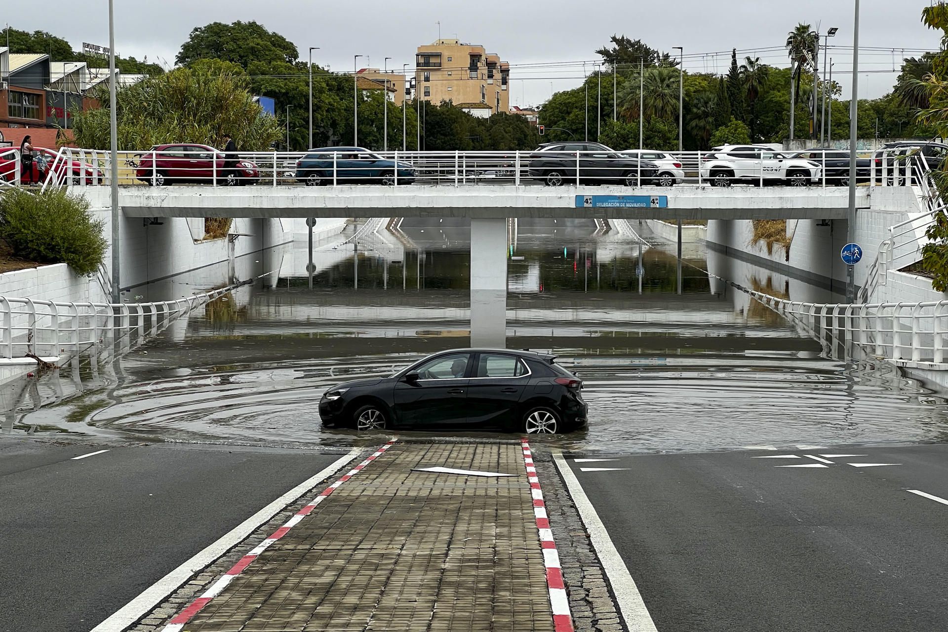 Uno de los túneles de Sevilla completamente inundados. Uno de los túneles de Sevilla completamente inundados.