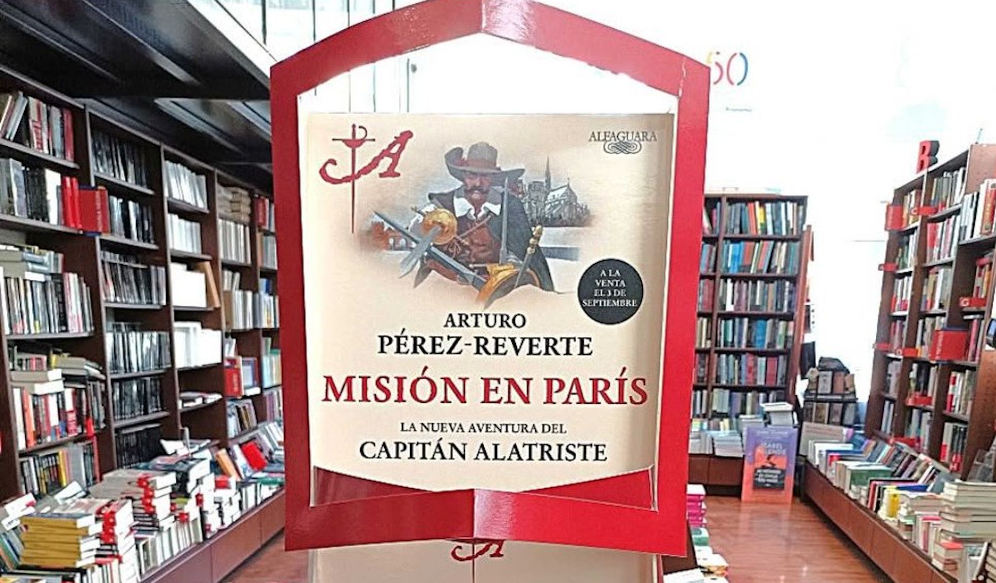 'Misión en París', lo nuevo de Arturo Pérez Reverte.