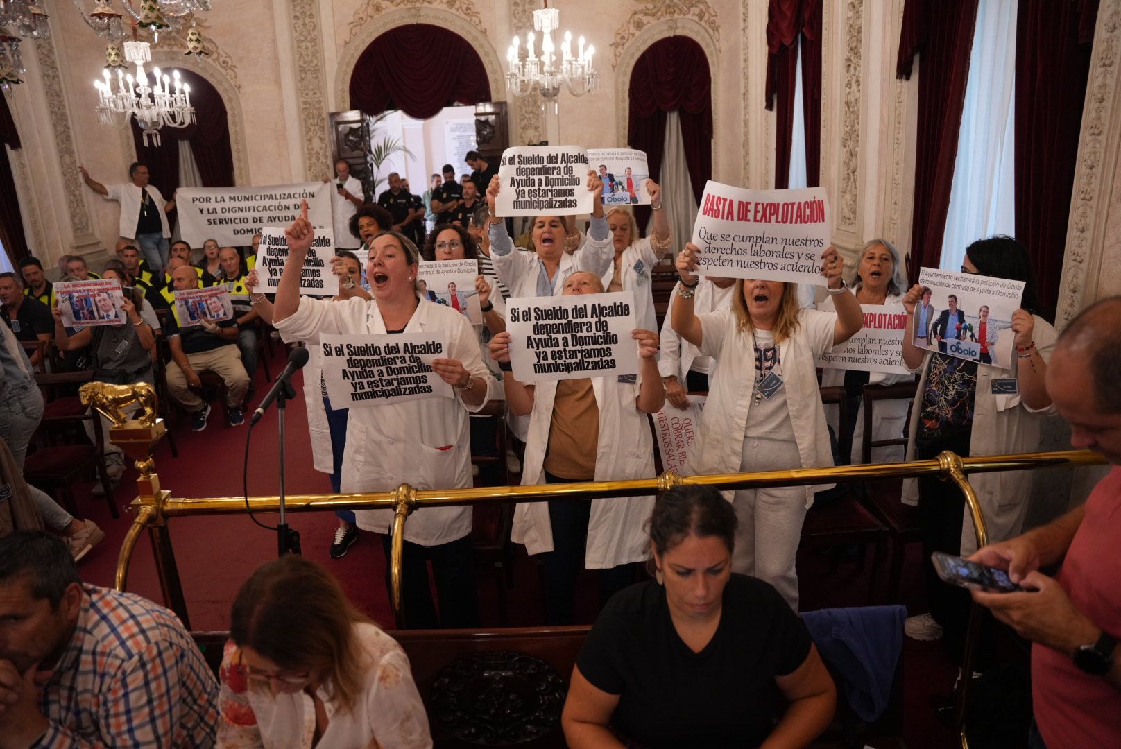 Protesta de las trabajadoras de ayuda a domicilio en Cádiz. Protesta de las trabajadoras de ayuda a domicilio en Cádiz.