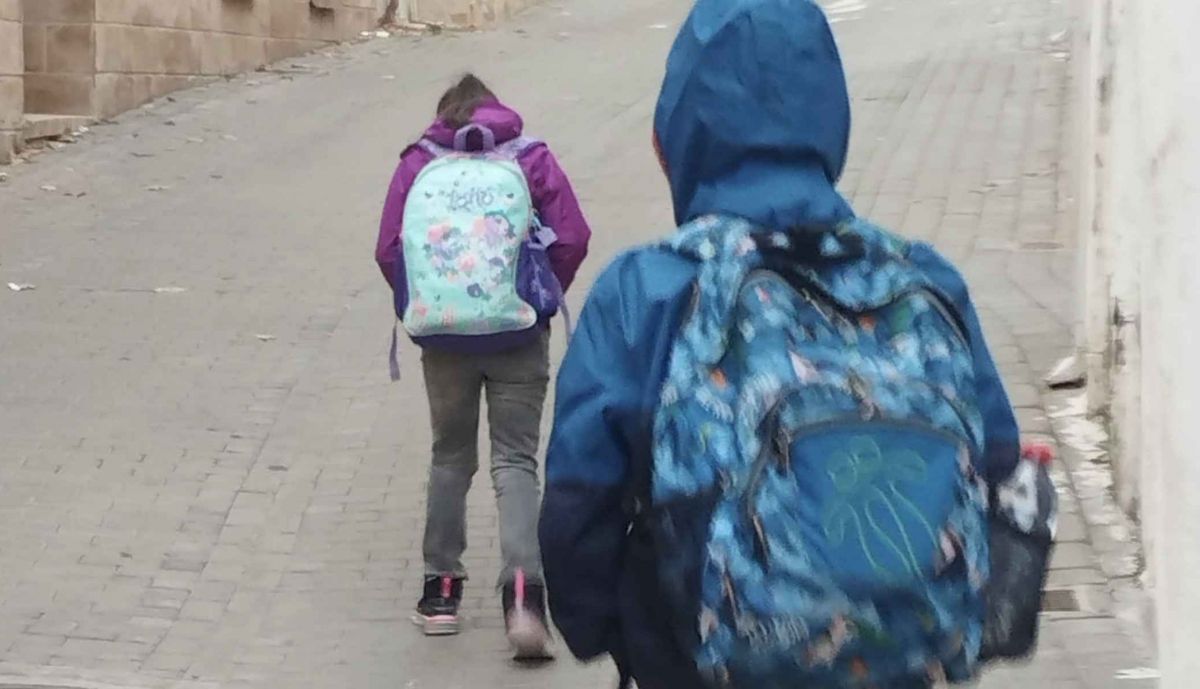 Los hijos de Elías y Vanesa son víctimas de la violencia escolar.