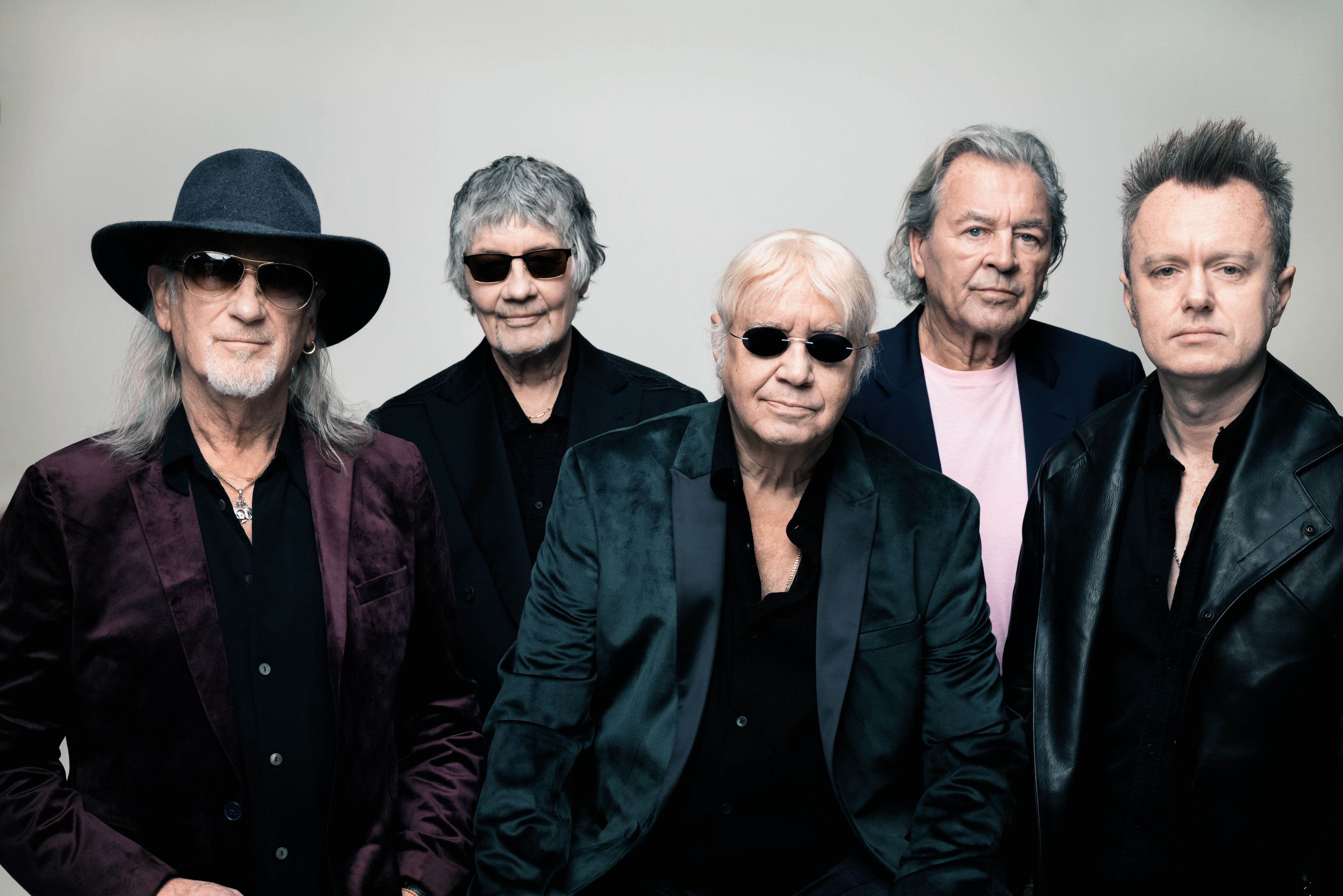 Deep Purple en una imagen promocional. Deep Purple en una imagen promocional.