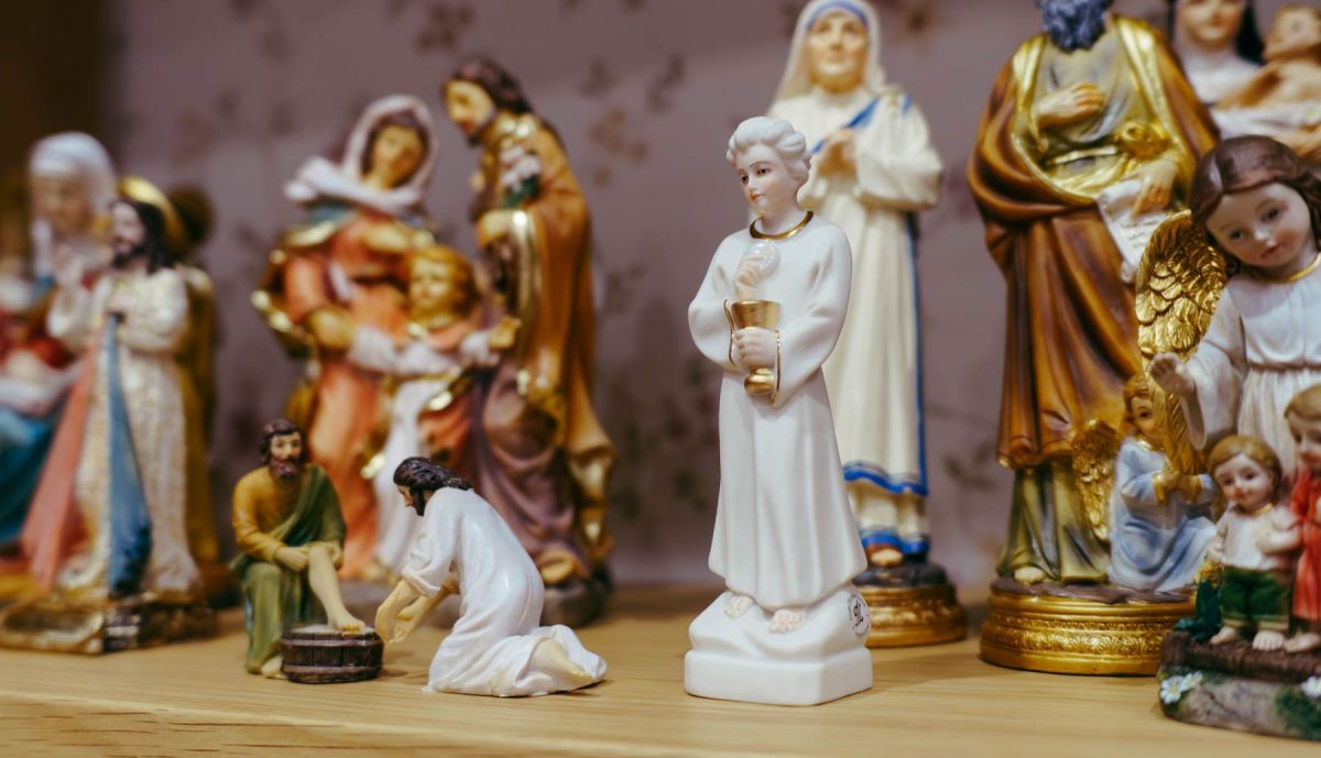 Pequeñas figuras que se ofrecen en Ave María.