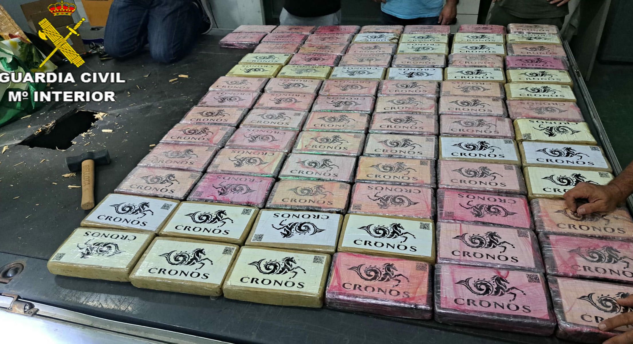 Los 80 kilos de cocaína encontrados en un doble fondo de un vehículo.