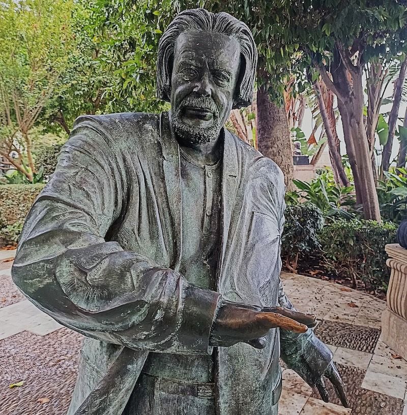 10 Escultura a Carlos Edmundo de Ory, texturas 