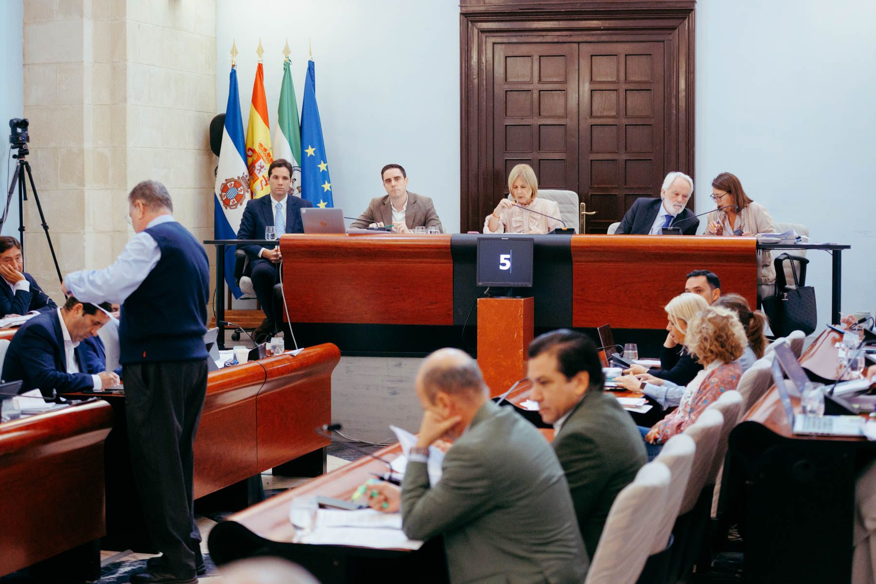 Un momento del pleno de Jerez este viernes. Un momento del pleno de Jerez este viernes.