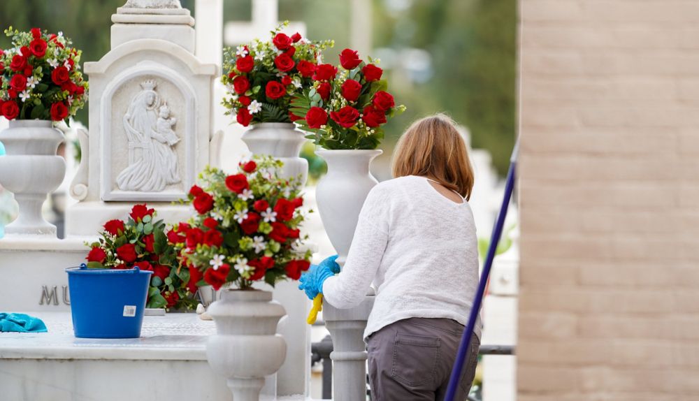 La Voz Del Sur   Cementerio San Fernando (Sevilla) Dia de Todos los Santos y Dia de Difuntos 09