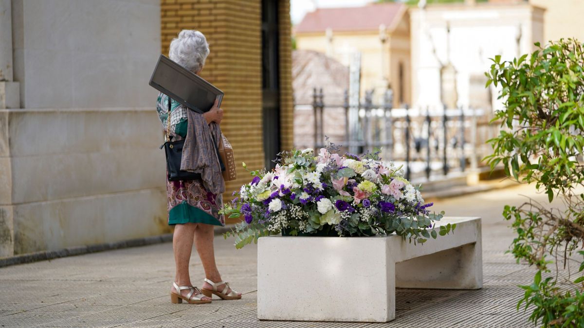 Cementerio de San Fernando en Sevilla, el Dia de Todos los Santos.