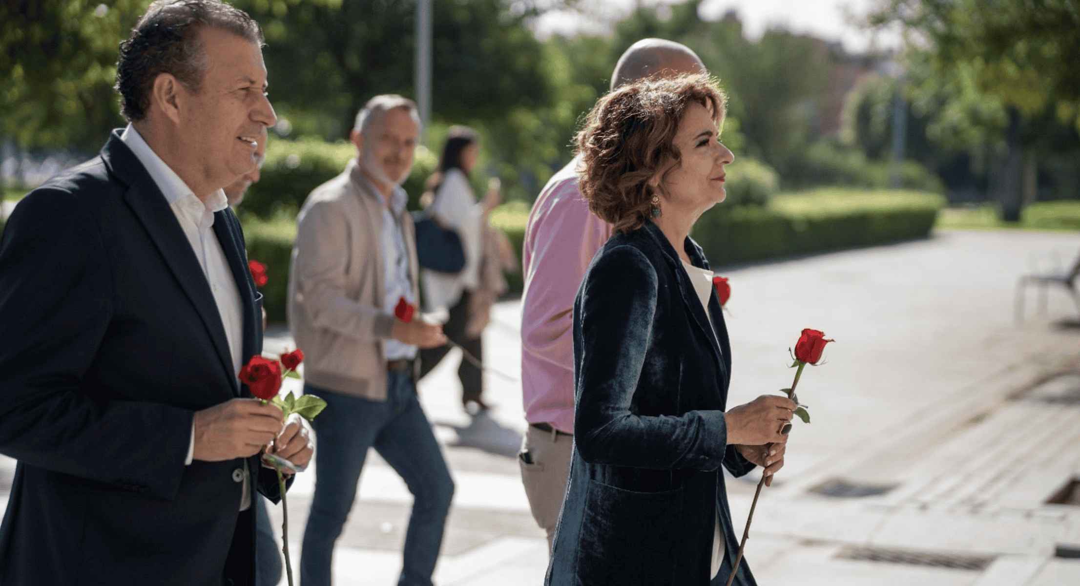 La ministra María Jesús Montero, junto a Javier Fernández, presidente de la Diputación de Sevilla.
