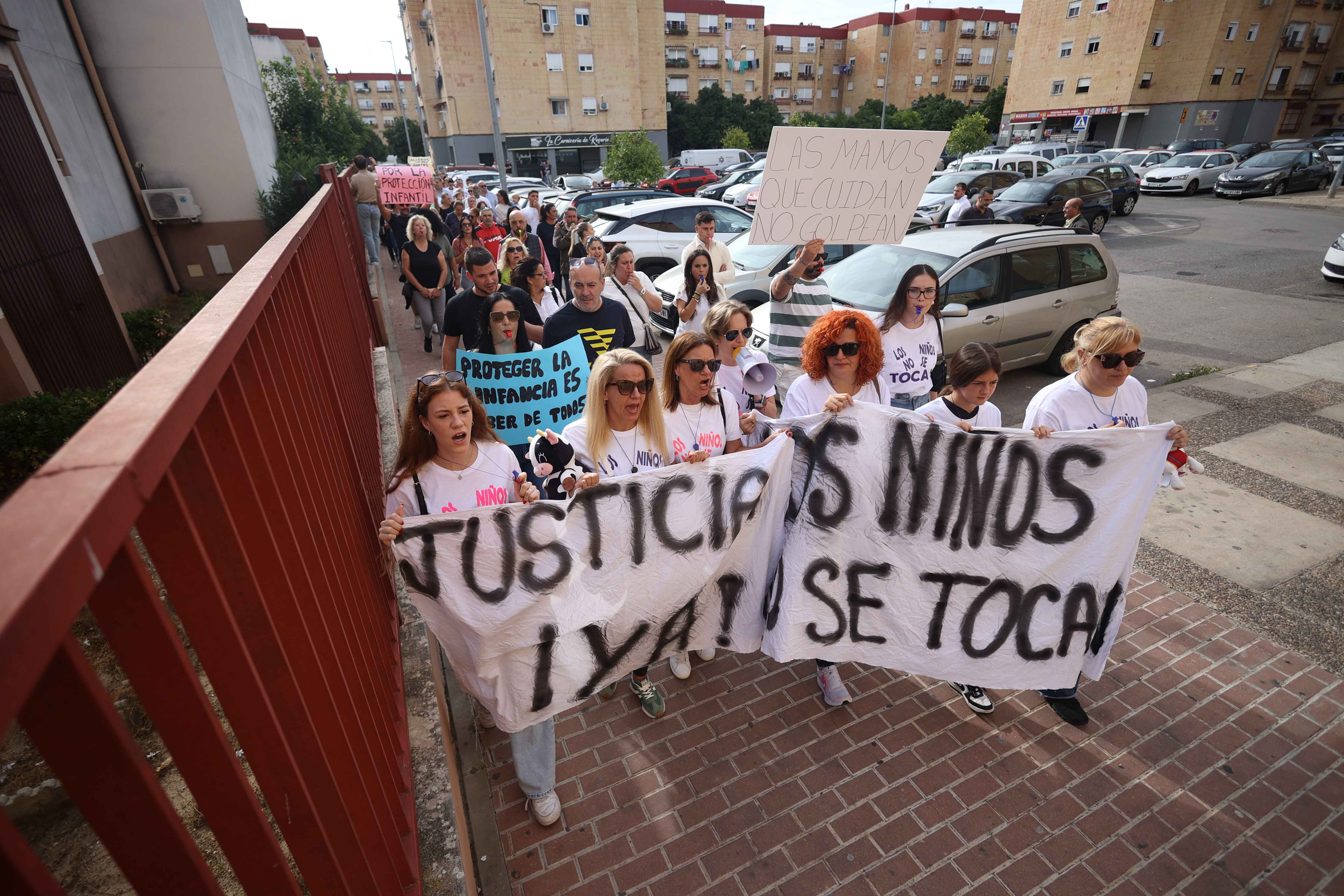 Manifestantes durante el recorrido.
