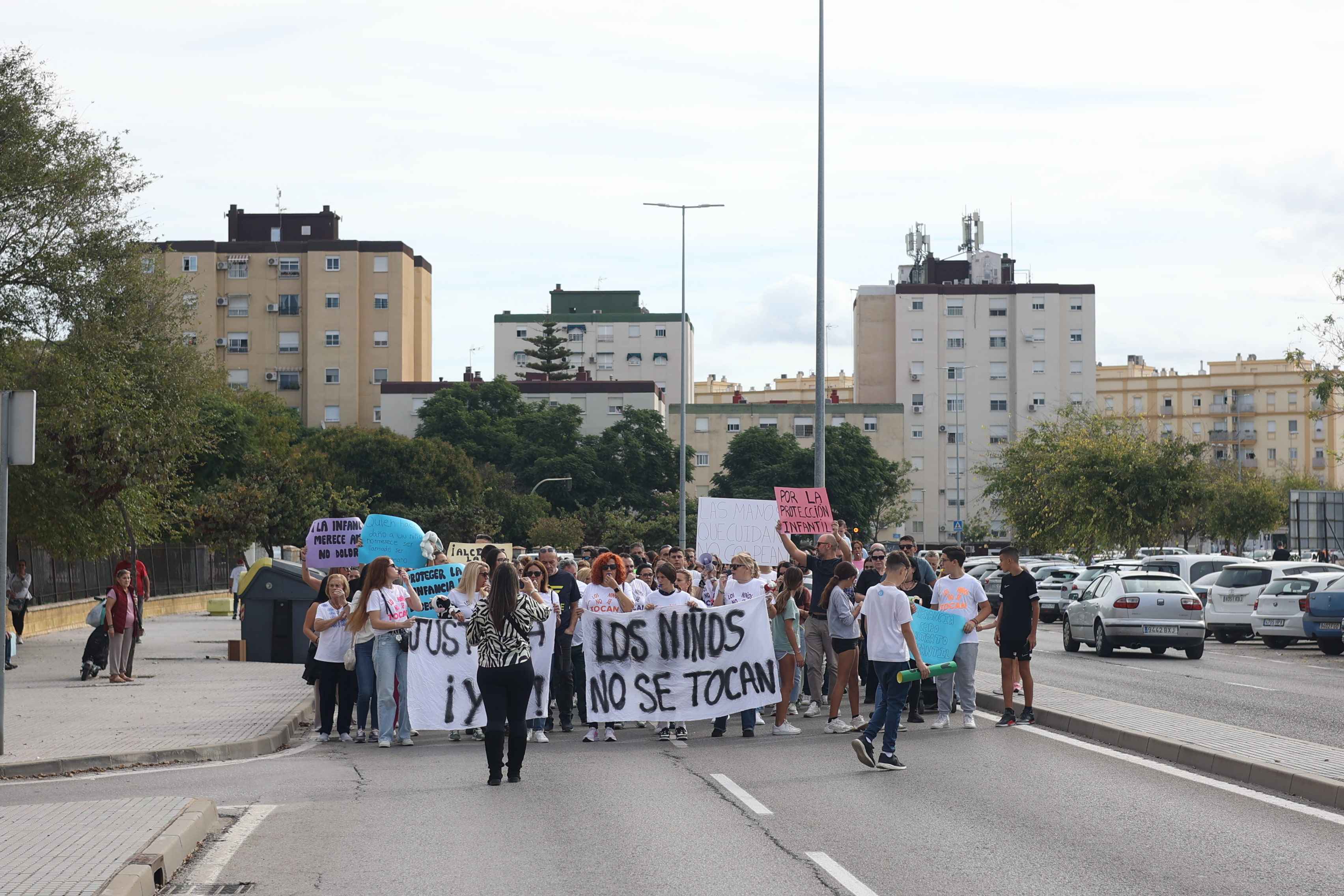 Tráfico cortado en la avenida Fernando Portillo.