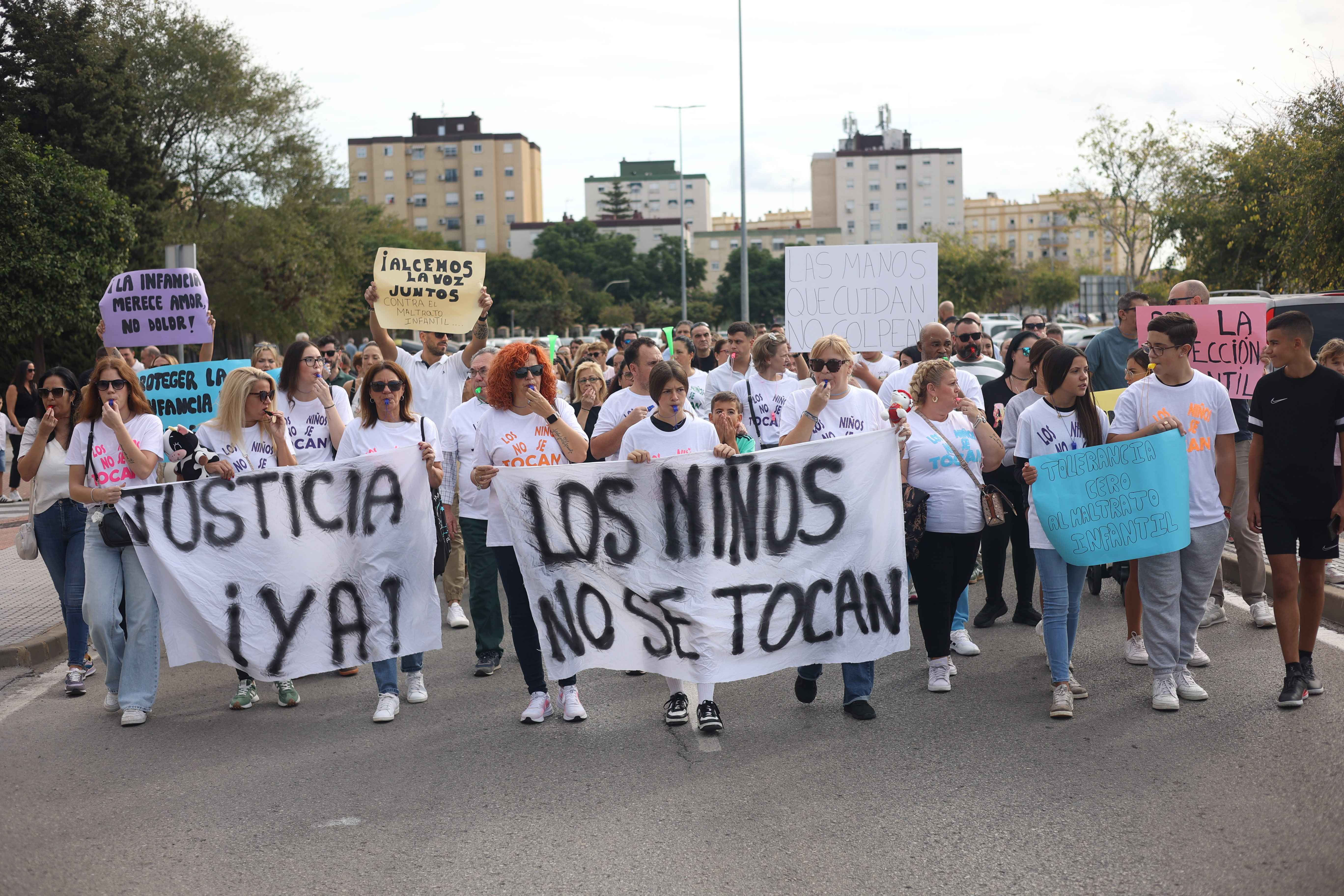 Una imagen de la manifestación en La Granja contra una trabajadora de una guardería.