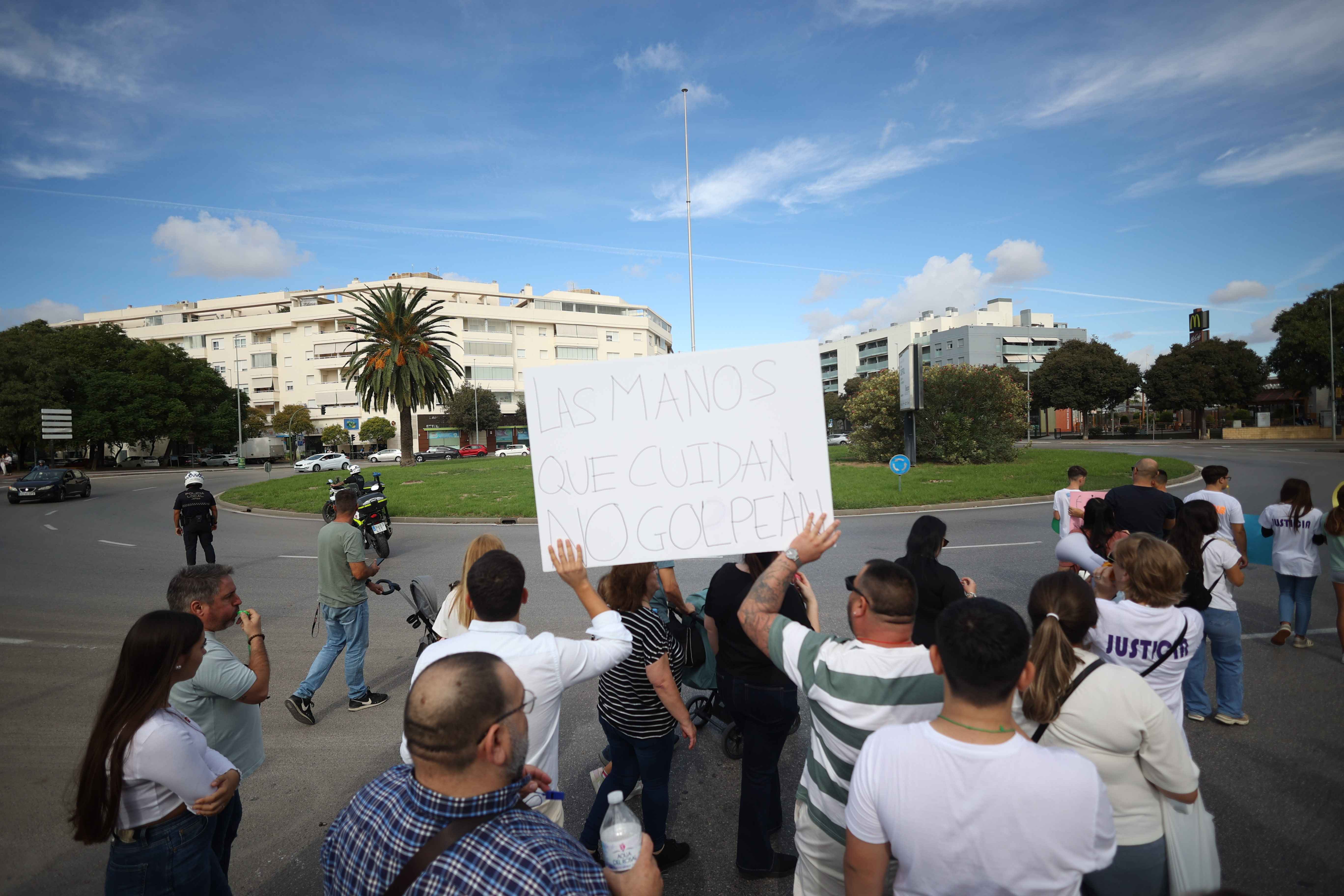 "Las manos que cuidan no golpean"