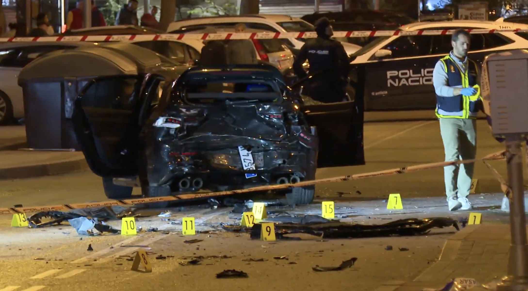 La Policía, recogiendo pruebas tras el secuestro.