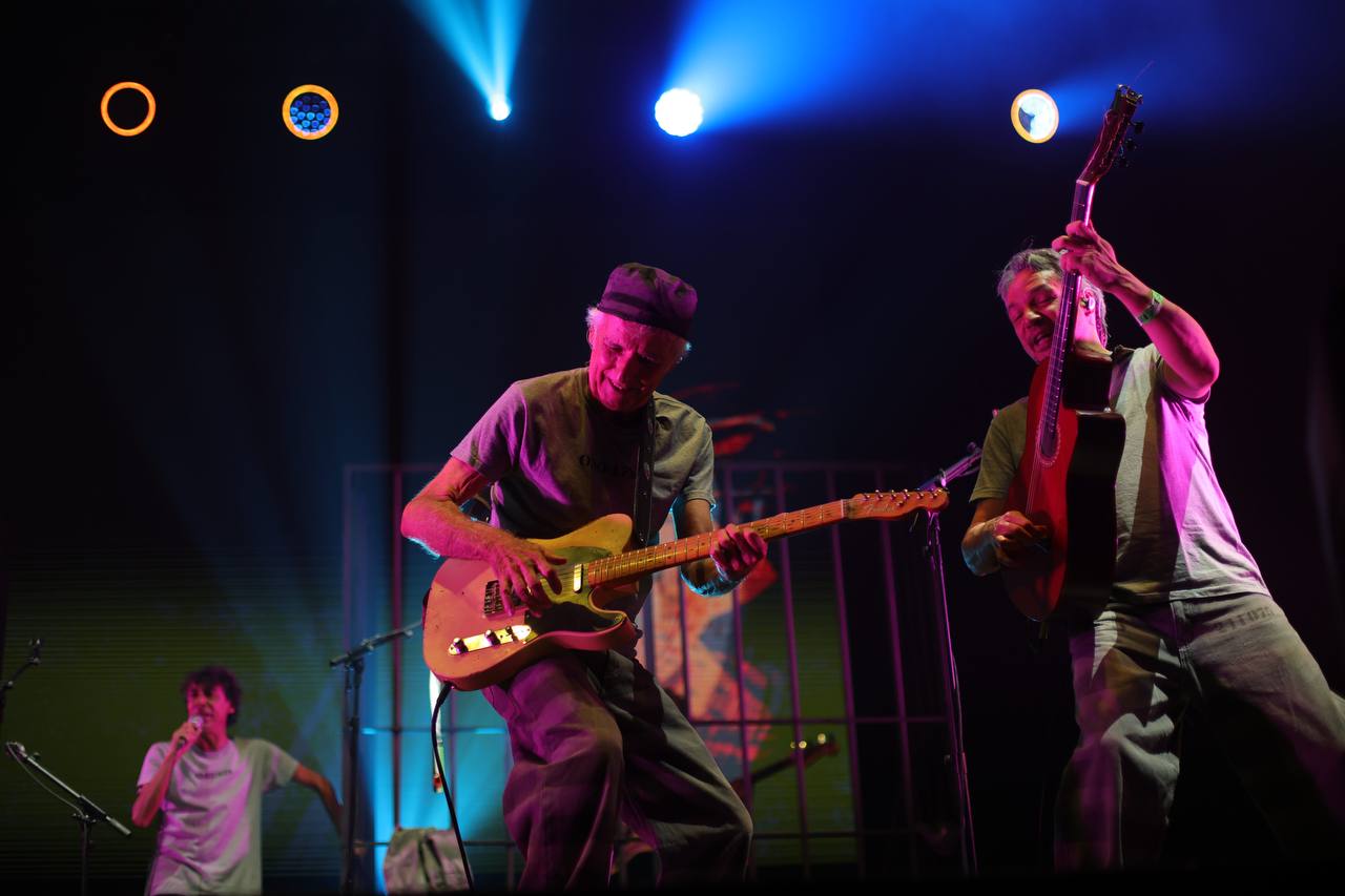 Kiko Veneno y Diego Ratón, con Tomasito al fondo.