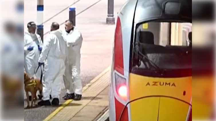 Investigadores, en la zona donde ha tenido lugar el apuñalamiento. Investigadores, en la zona donde ha tenido lugar el apuñalamiento.