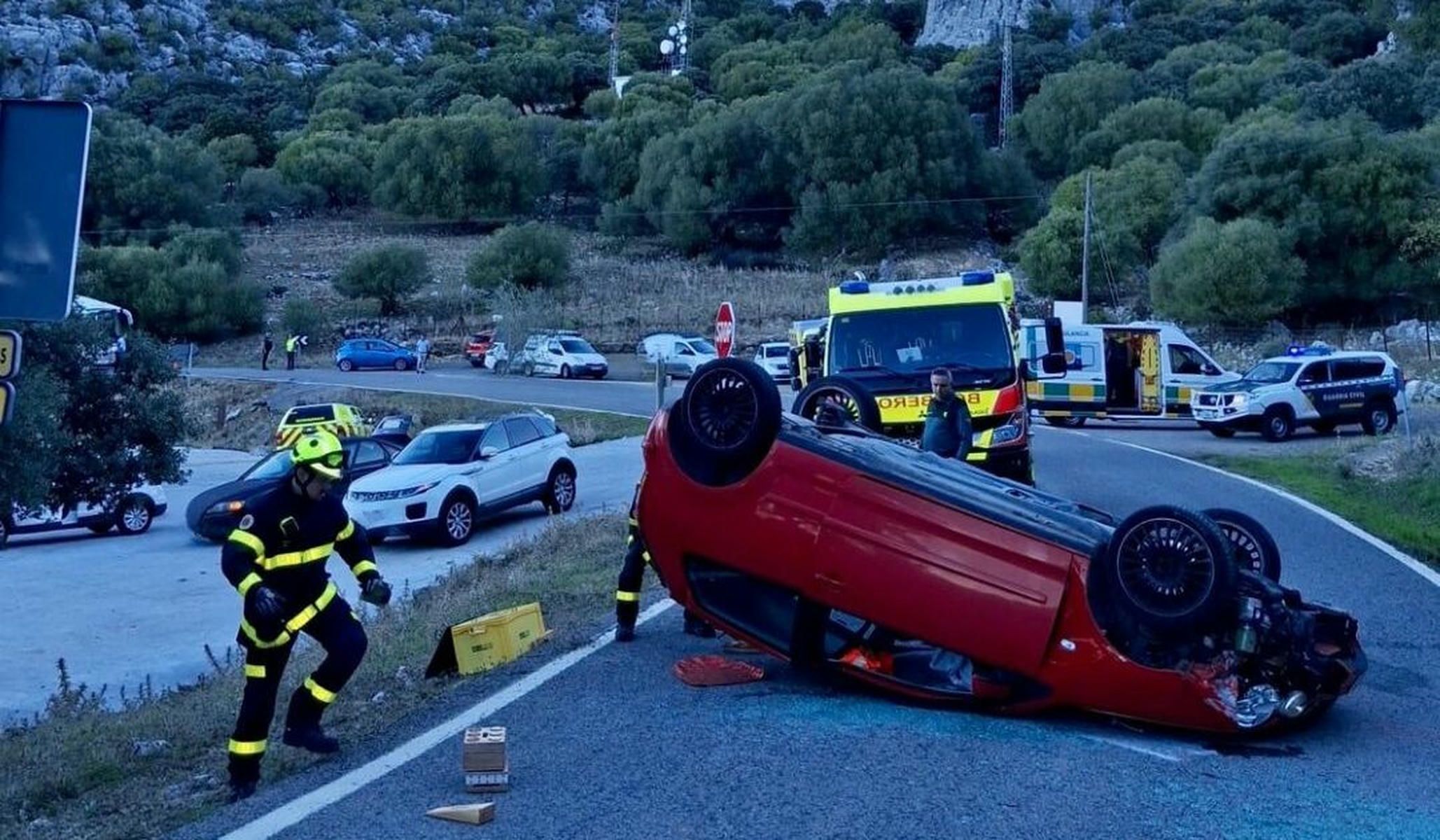 Estado en que quedó el vehículo tras volcar. Estado en que quedó el vehículo tras volcar.