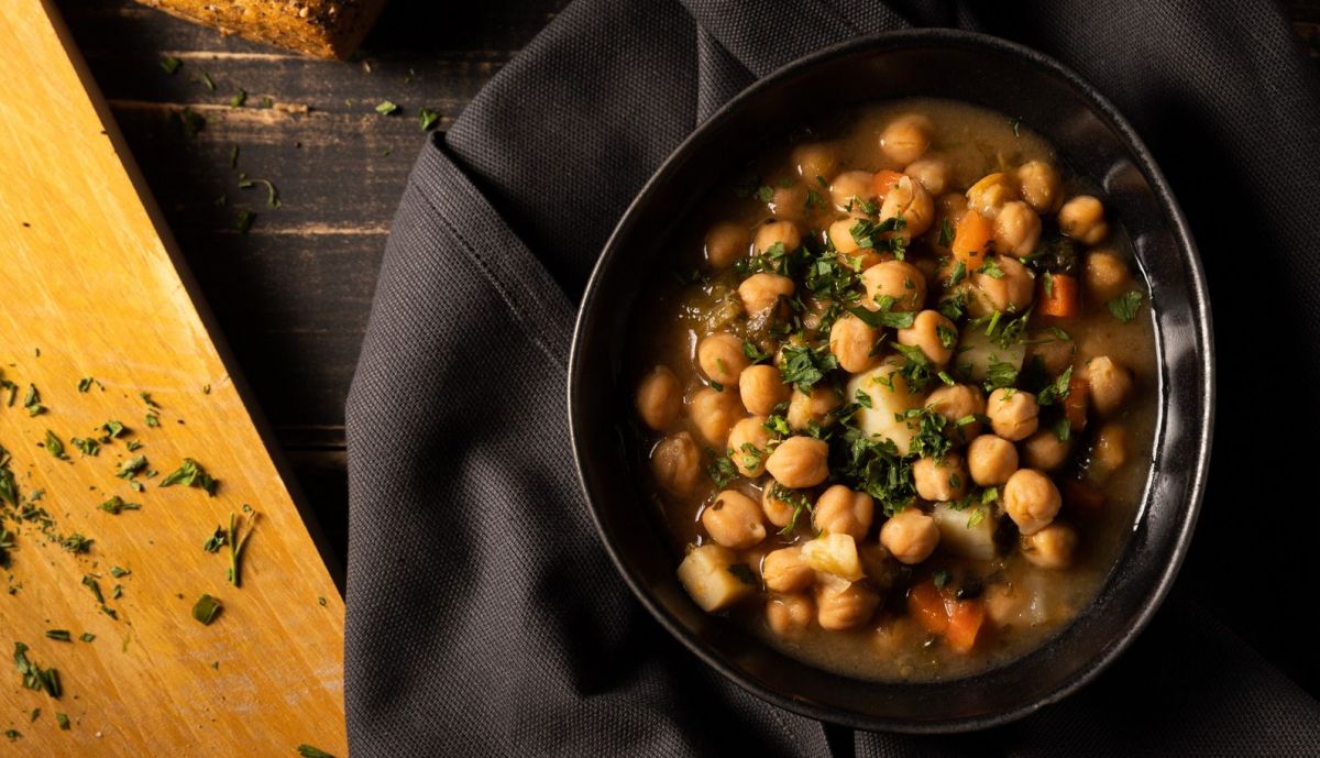 recipiente lleno de frijoles vista superior