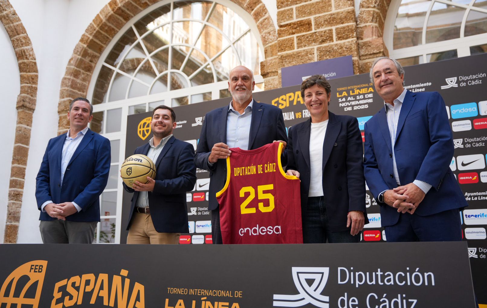 Presentación del Campeonato internacional de Baloncesto.