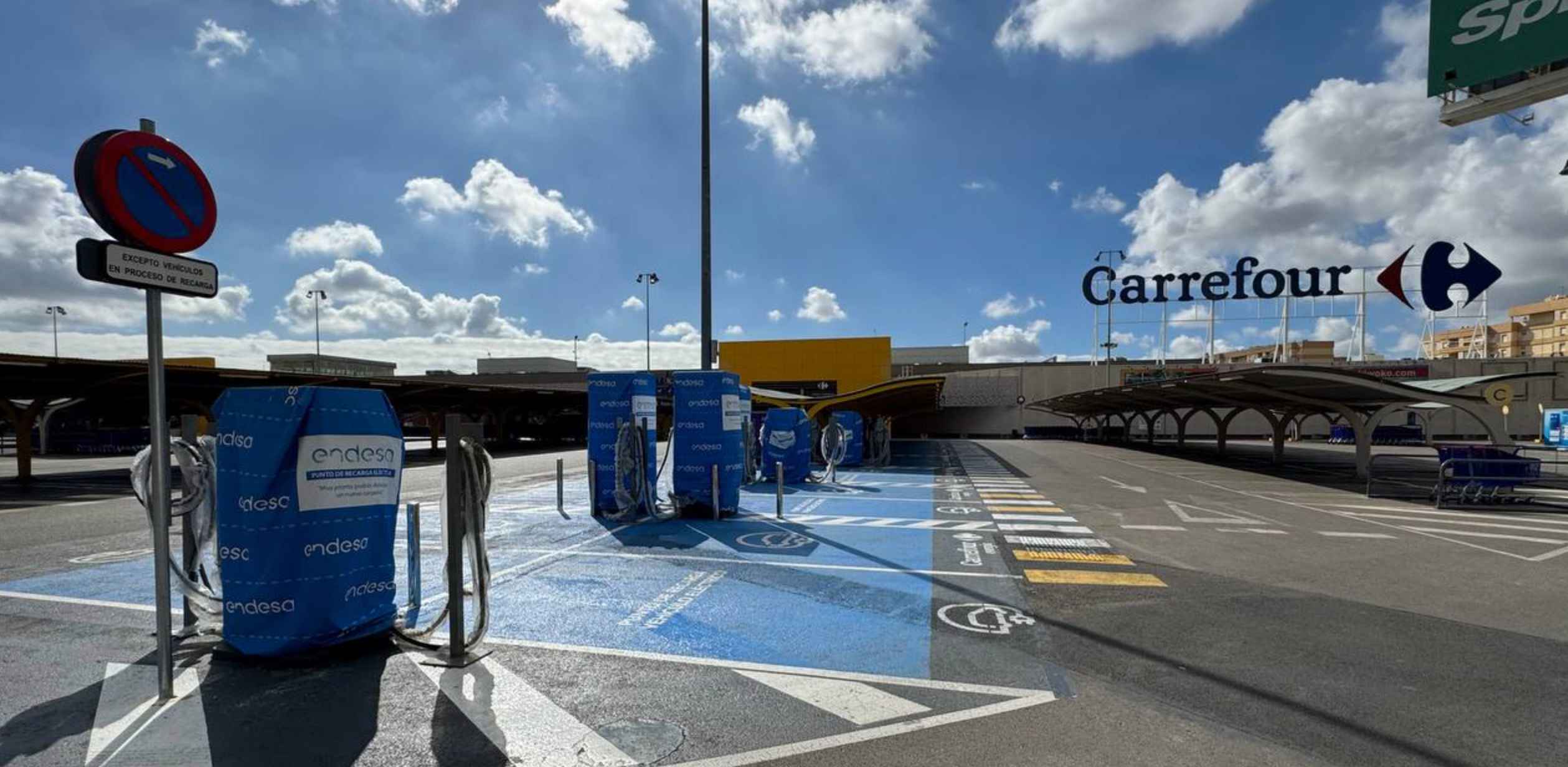 Una imagen de la electrolinera que estará en breve en funcionamiento en Jerez en Carrefour Norte.
