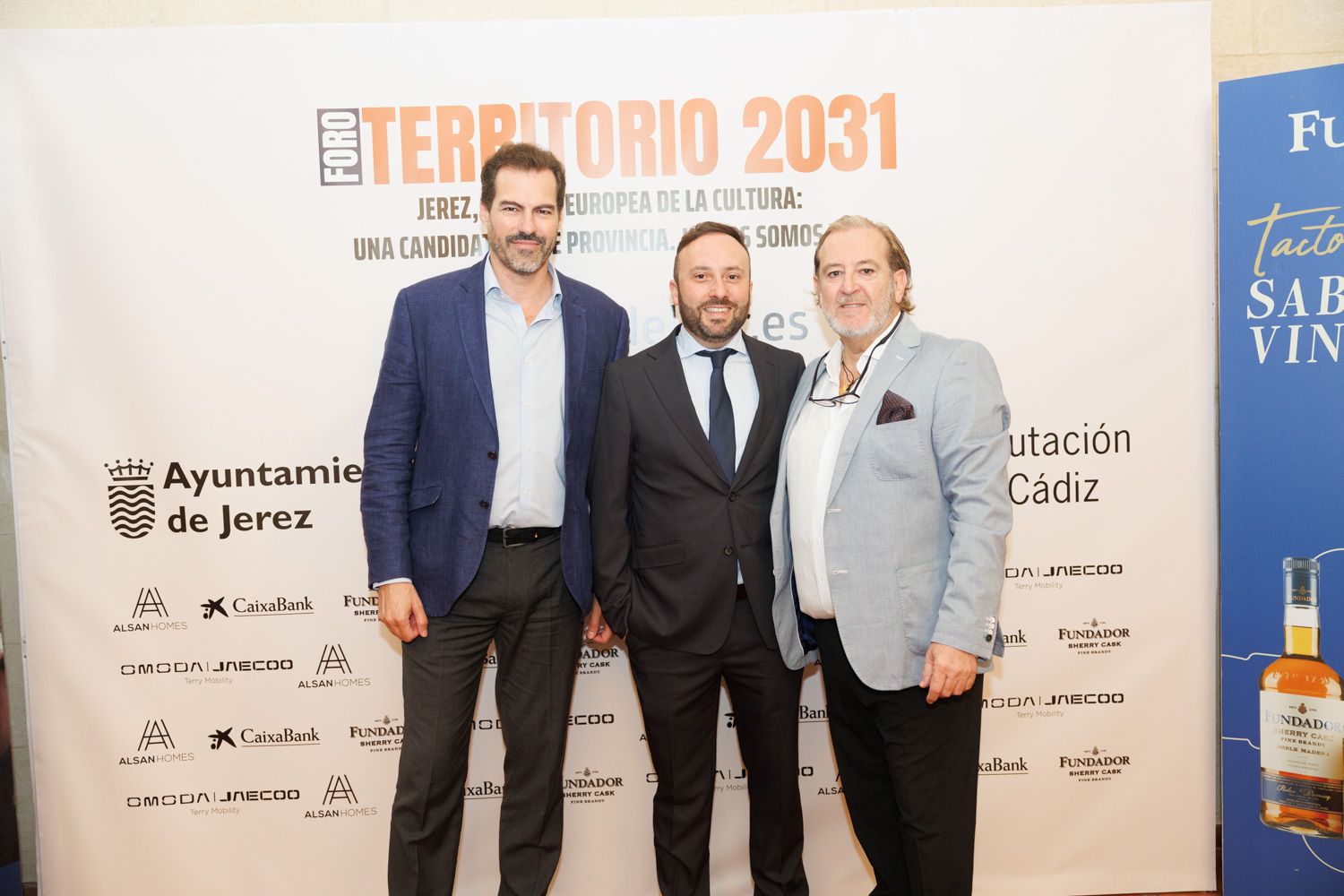 Santiago Ponga, director ejecutivo de Alsan Homes, Paco Sánchez Múgica, director general de Comunicasur Media y Carlos Vega, director comercial de lavozdelsur.es.