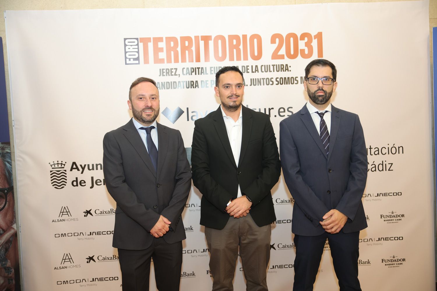El director general de Comunicasur Media, Paco Sánchez Múgica, Jesús Alba, concejal del PSOE de Jerez y Francisco Romero, director de contenidos de lavozdelsur.es.