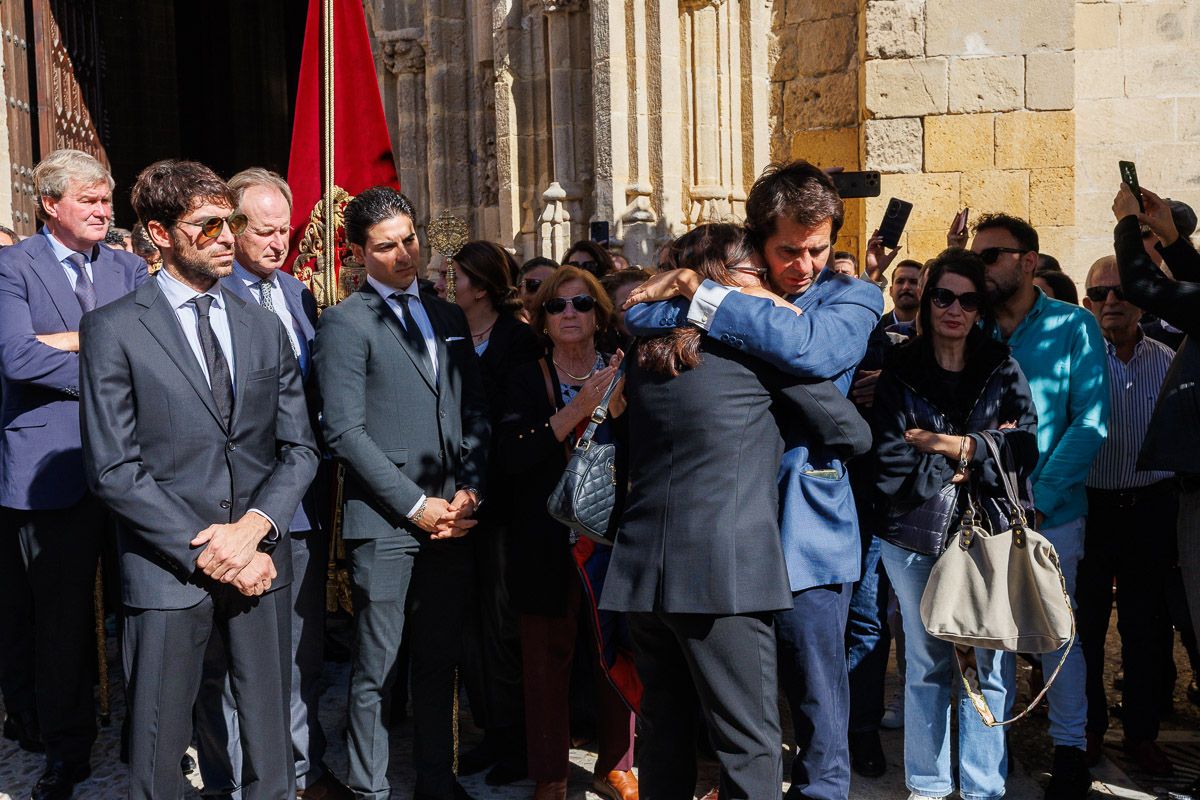 La familia de Rafael de Paula, toreros, ganaderos y aficionados, despiden al torero en Santiago.
