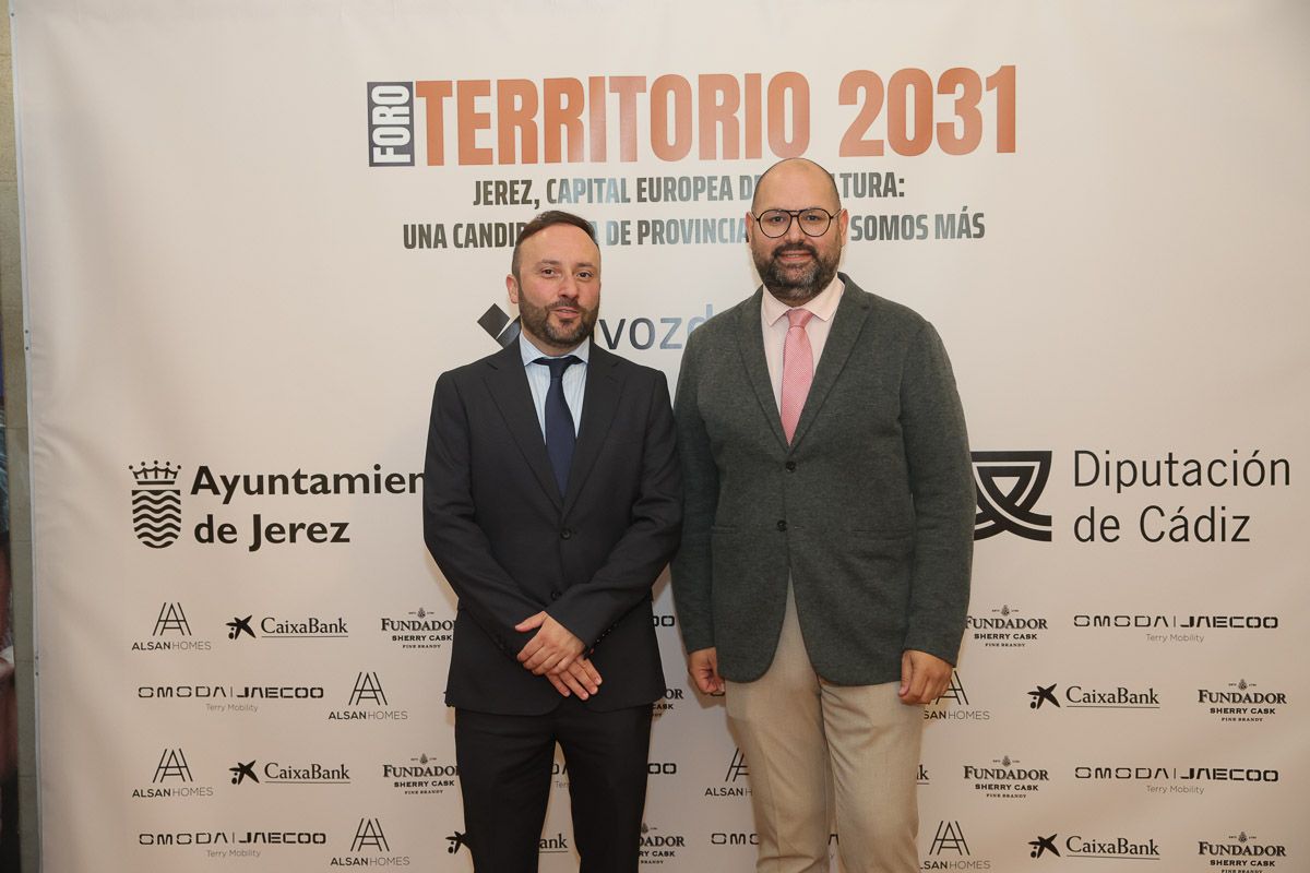 Paco Sánchez, director general de Comunicasur Media, y Javier Bello, primer teniente de alcalde de El Puerto.