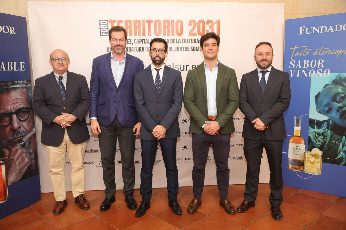 Marco Antonio Velo, de Alsan Homes, Santiago Ponga, director ejecutivo de Alsan Homes, Francisco Romero, director de contenidos de lavozdelsur.es, y Paco Sánchez Múgica, director general de Comunicasur Media.