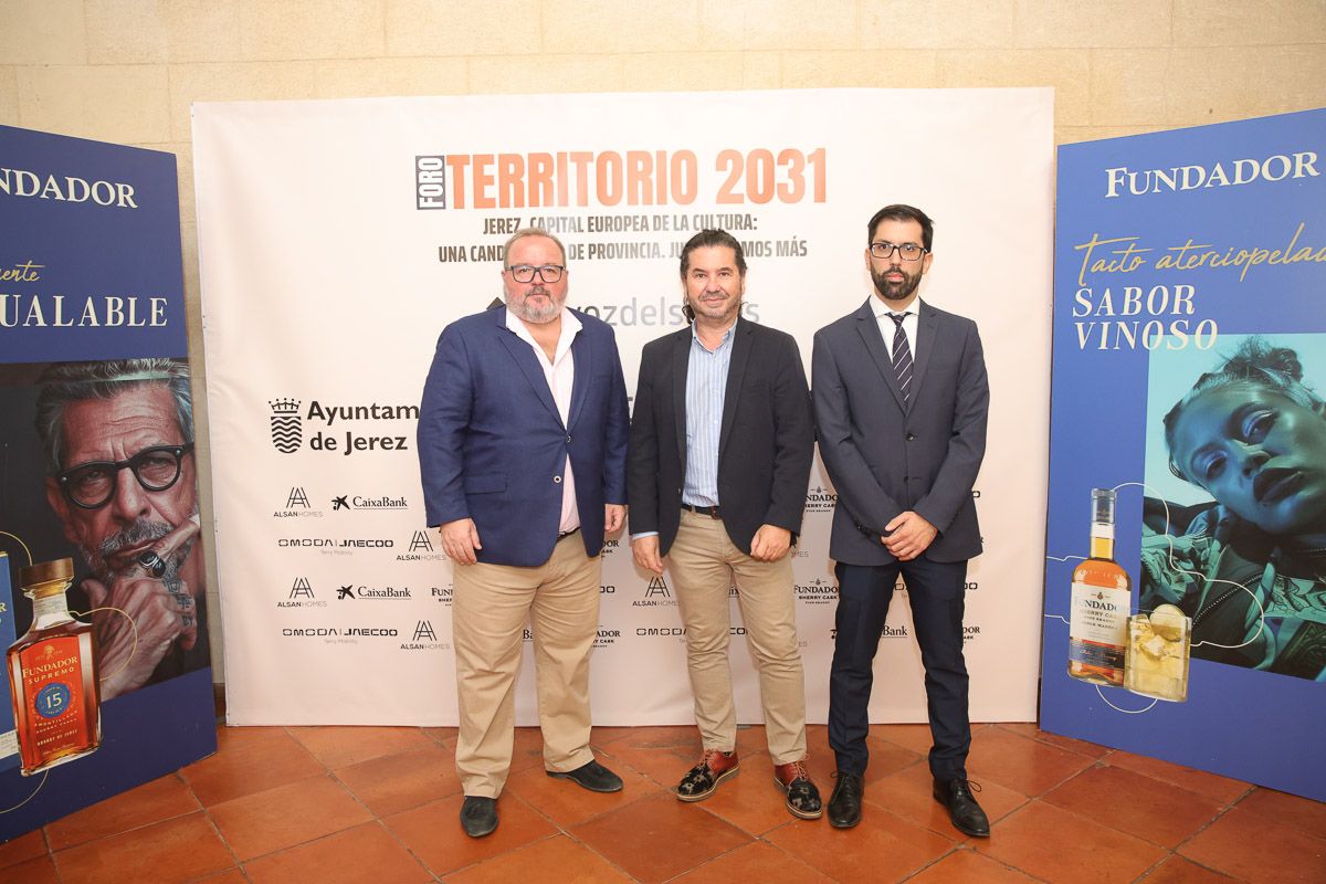 El periodista David Montes, Mario González, de la Guarida del Ángel y Francisco Romero, director de contenidos de lavozdelsur.es.