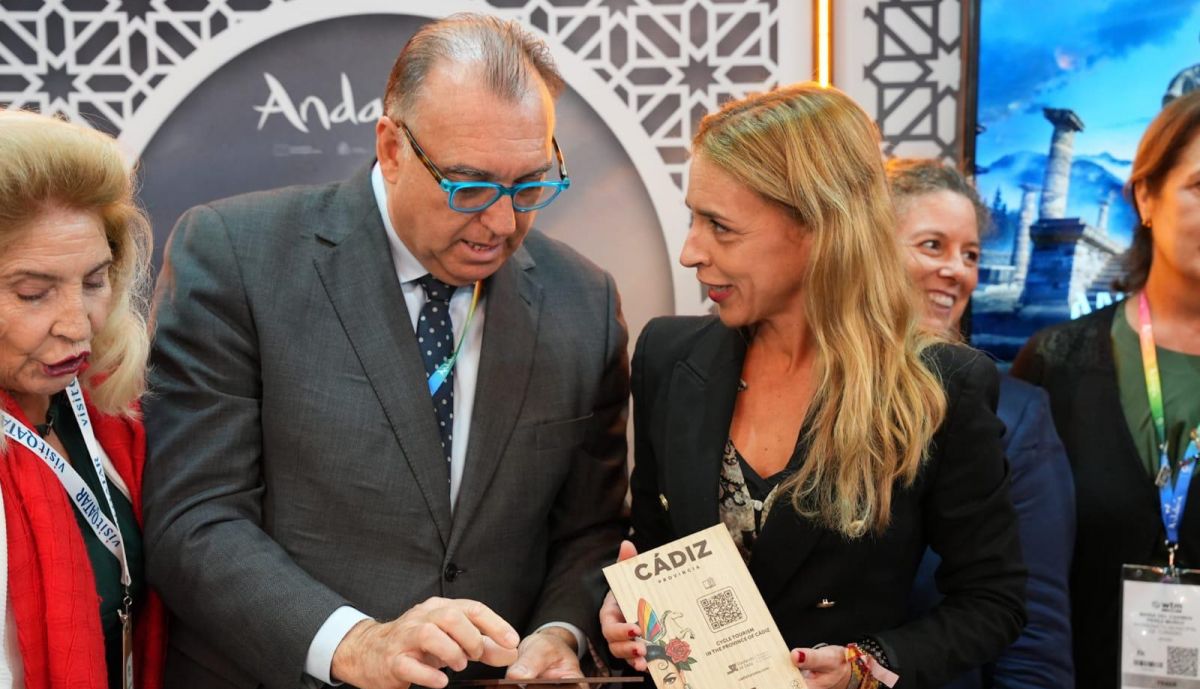 Cádiz en la WTM de Londres presidenta de Diputacion con el consejero de Turismo