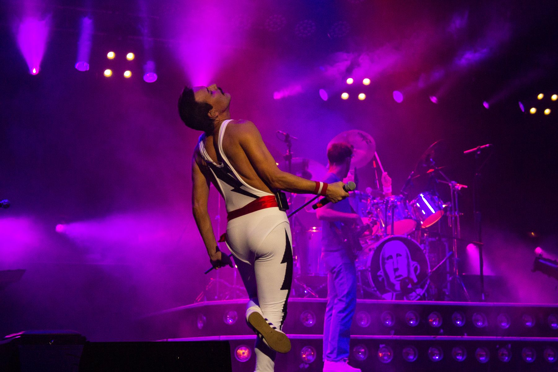 Una actuación de God Save The Queen. Una actuación de God Save The Queen.