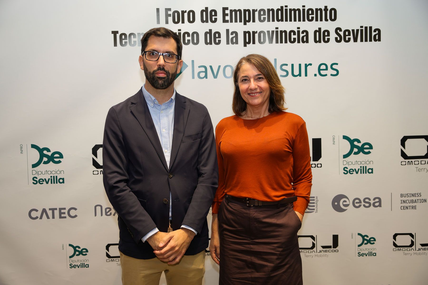 Francisco Romero, director de contenidos de lavozdelsur.es y Sara Trujillo, coordinadora técnica de la oficina de Transformación Digital de Inpro.